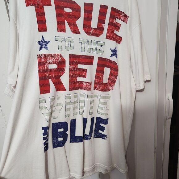 Patriotic Graphic T-Shirt - Picture 1 of 4